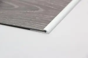 Afslutningsprofil, 3 mm. midthullet 