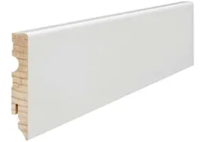 Hvidt fodpanel til parketgulv, 15 x 80 mm. 