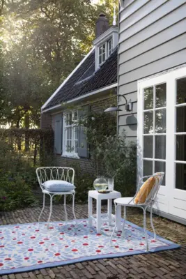 Laura Ashley - Thorncliff Daisy Sky Blue, Udendørstæppe