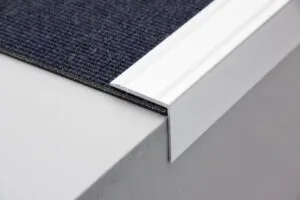 Vinkelprofil, 30x30 mm. uden huller