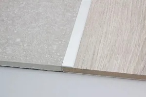 Vinkelprofil, 15x8,5 mm. selvklæbende