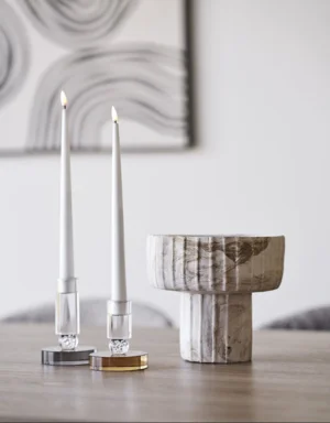 Lysestager i glas. Brun og hvid