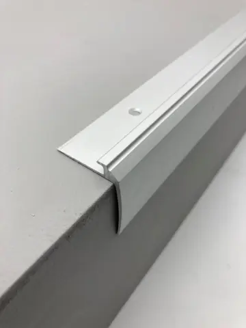 Trappeafslutning, 5 mm. vinkelprofil - midthullet 