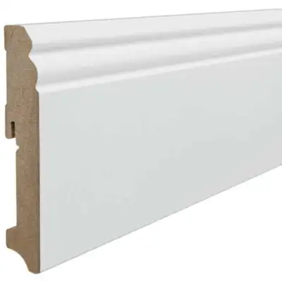 Hvidt fodpanel - Gammeltysk profil, 18 x 115 mm. 