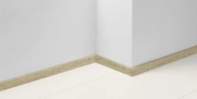 Farvetilpasset fodpanel 16x70 mm. - Eg D026 