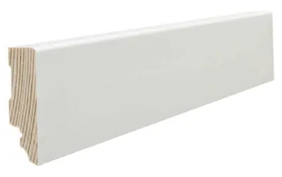 Hvidt fodpanel til parketgulv, 16 x 58 mm. 