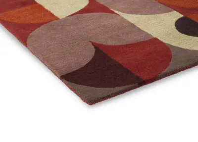 Red pale green 095203
