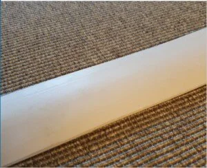 Lyddørsprofil, 40 x 11,5 cm.