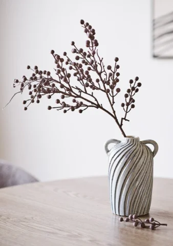 Vase i blå keramik
