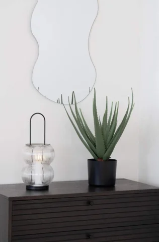 Lucena Lanterne, i sort metal og glas