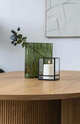 Vase i grønt og røget glas