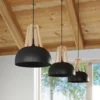 Hængelampe CASCO sort/naturlig træ