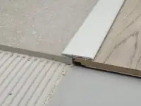 Overgangsprofil, 40 x 2 mm. flad selvklæbende 
